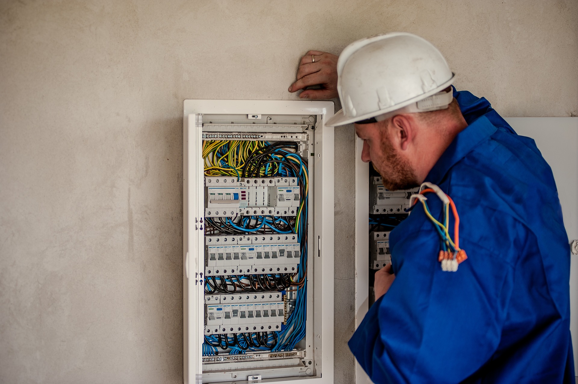 Signs Your Office Needs Electrical Maintenance
